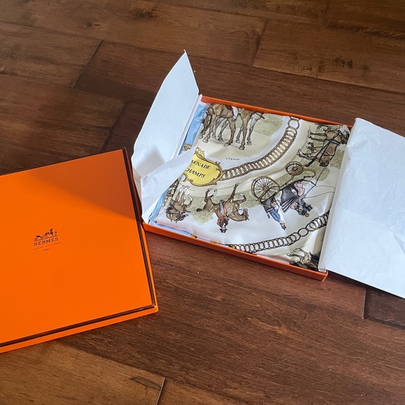 Hermes silk scarf Promenade de Longchamp - Picture 11 of 16